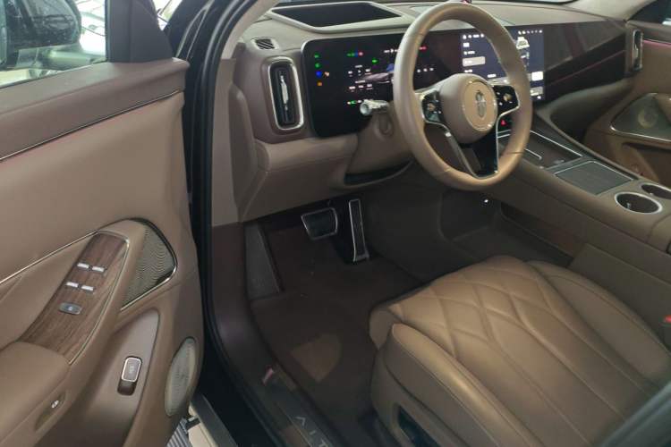 Used Hima AITO M8 2025 Model, Pure Electric Max+ Six-Seat Long-Range Version
