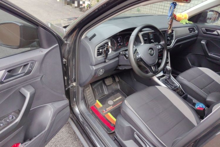 Used Volkswagen T-ROC 2019 230TSI DSG Two-Wheel-Drive Advanced Version China VI Standard Driver Seat