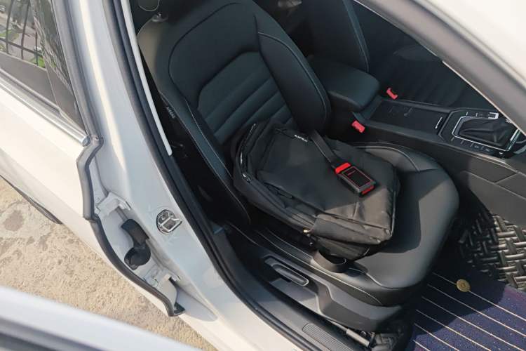 Used Volkswagen Lamando 2021 280TSI DSG Comfort Edition Right Front Seat