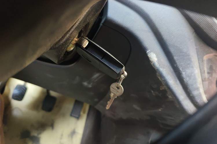 Used Wuling Hongguang V 2019 1.5L Jingqu Edition Sealed-Window Vehicle China VI LAR Vehicle Key