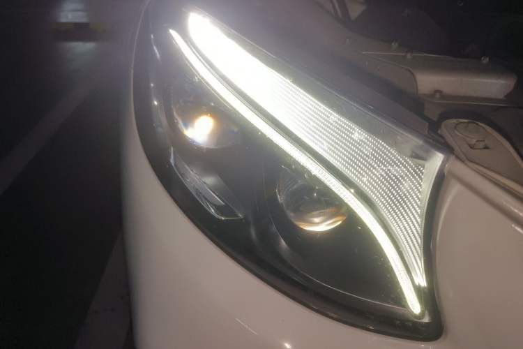 Used Mercedes-Benz GLC 2018 Refreshed GLC 300 4MATIC Dynamic Edition Right Front Headlight