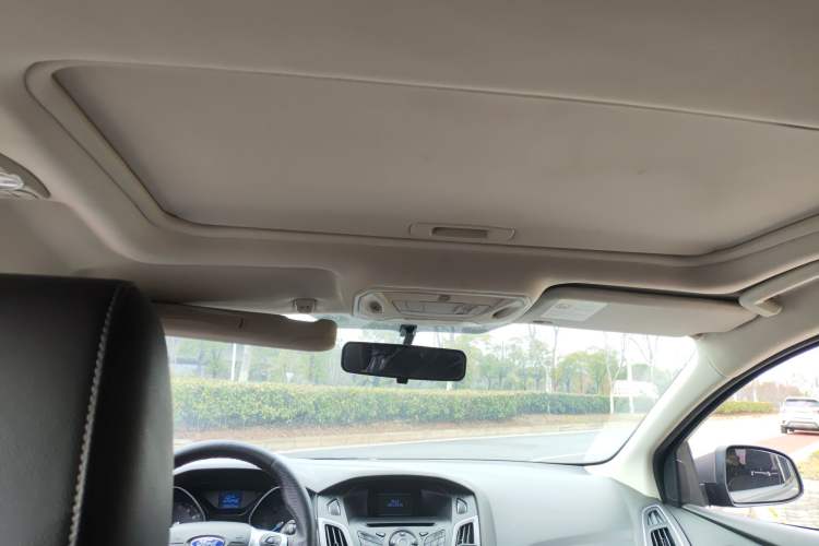 Used Ford Focus 2012 Sedan 1.6L Automatic Fashion Edition
