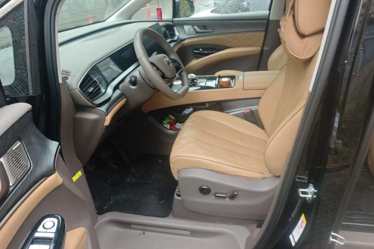 Used Denza D9 2022 DM-i 1040 Prestige Model