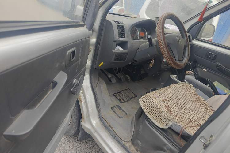 Used BAIC Weiwang 306 2014 1.2L Value Edition Van Basic Type 5 Seats A12 China IV Emission Standard Driver Seat