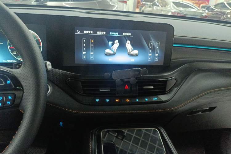 Used Ford Equator 2023 EcoBoost 225 Obsidian Orange Edition Prestige 7-Seater (2/2/3)
