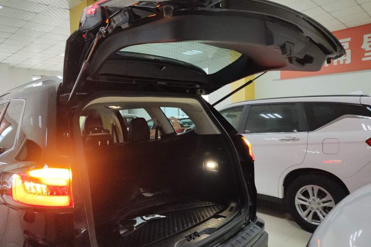 Used Ford Edge 2020 EcoBoost 245 Two-Wheel-Drive Platinum Edition 5 Seats