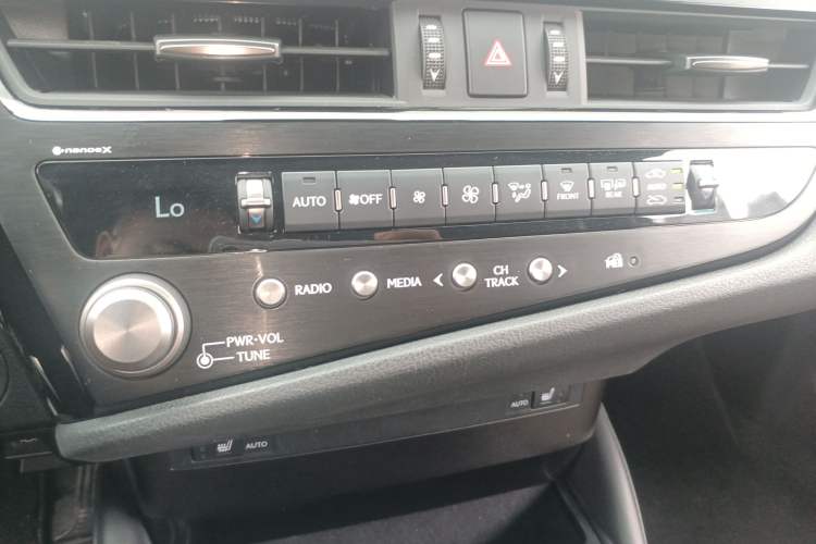Used Lexus ES 2023 200 Excellence Edition Audio And AC Panel