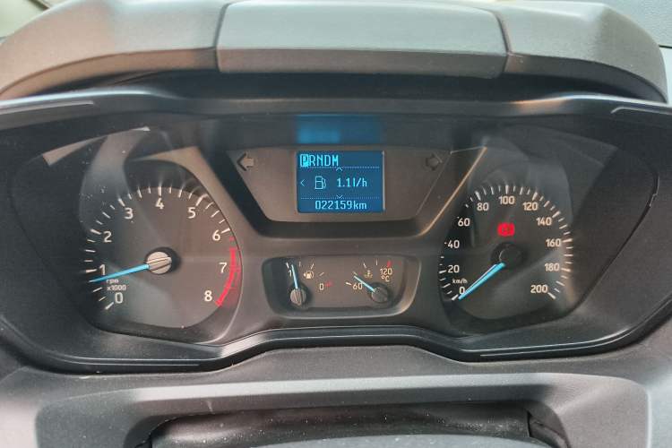 Used Ford Transit 2022 2.0T Gasoline Multi-Purpose Commercial Vehicle Mid-Drive Low-Roof Design with Dual Rear Doors Meeting China VI Emission Standards
