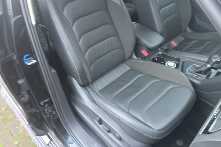 Used Volkswagen Tiguan L 2019 Updated Version 330TSI Automatic Two-Wheel Drive Panoramic Comfort Edition China VI Standard Right Front Seat