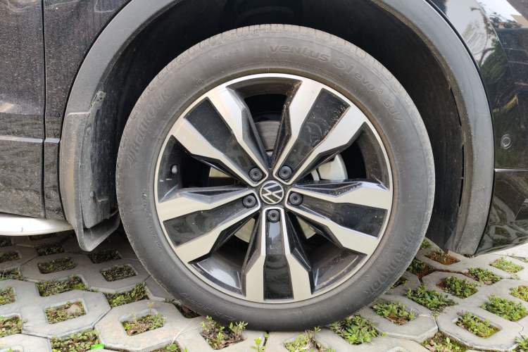 Used Volkswagen Tiguan L 2022 330TSI Automatic Two-Wheel Drive R-Line Enhanced Edition