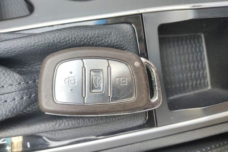 Used Hyundai Tucson 2015 1.6T Dual-Clutch Two-Wheel-Drive Smart Model Interior 1