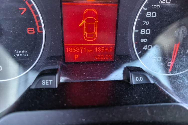 Used Audi A4L 2012 2.0 TFSI automatic Comfort trim level