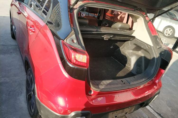 Used Dongfeng Aeolus AX4 2017 1.6L DCT Trendy Style