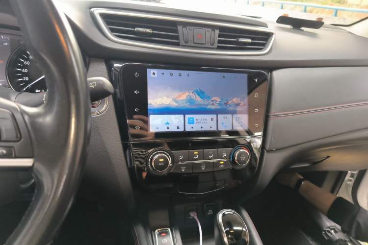 Used Nissan Qashqai 2021 2.0L CVT Luxury Edition Audio And AC Panel