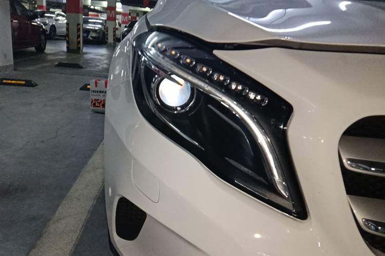 Used Mercedes-Benz GLA 2015 GLA 200 Fashion Model Right Front Headlight