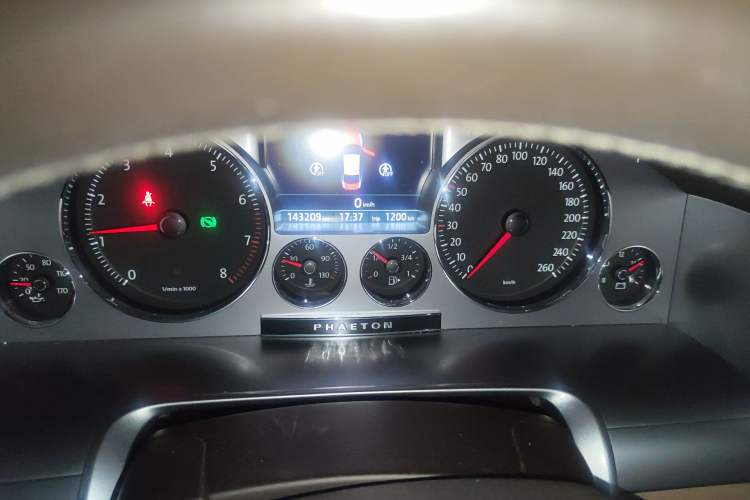 Used Volkswagen Phaeton 2015 3.0L Smart Edition Instrument Cluster