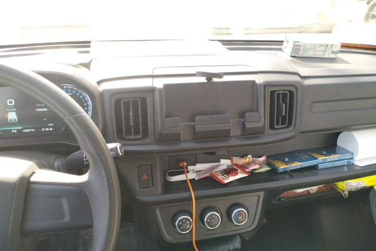 Used JAC Group Blue Cat 2025 Chongqing Innovision 50.38kWh Passenger Version 6 Seats
