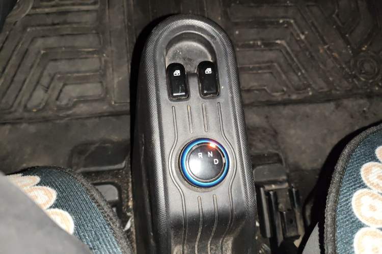 Used Wuling Hongguang MINIEV 2021 Macaron Fashion Model Lithium Iron Phosphate Gear Lever