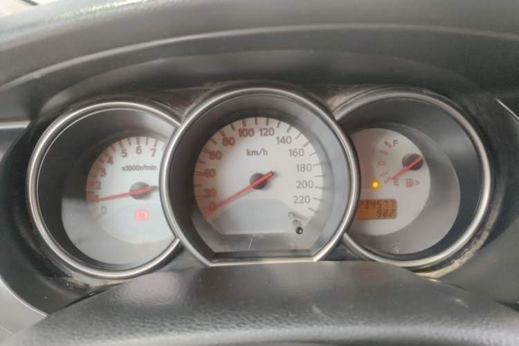 Used Nissan Livina 2010 Jingrui Edition 1.6L Manual Standard Model Instrument Cluster