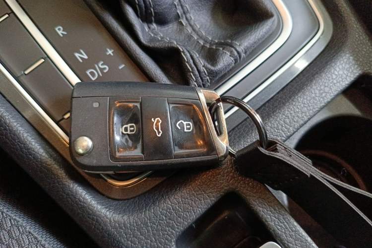 Used Volkswagen Golf 2017 1.6L Automatic Comfort Million-Vehicle Anniversary Edition Interior 1