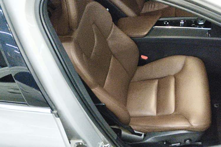 Used Volvo XC60 2022 B5 4x4 Zhiyi Luxury Edition
