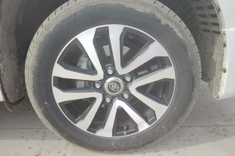 Used Toyota Land Cruiser  Right Front Wheel Hub