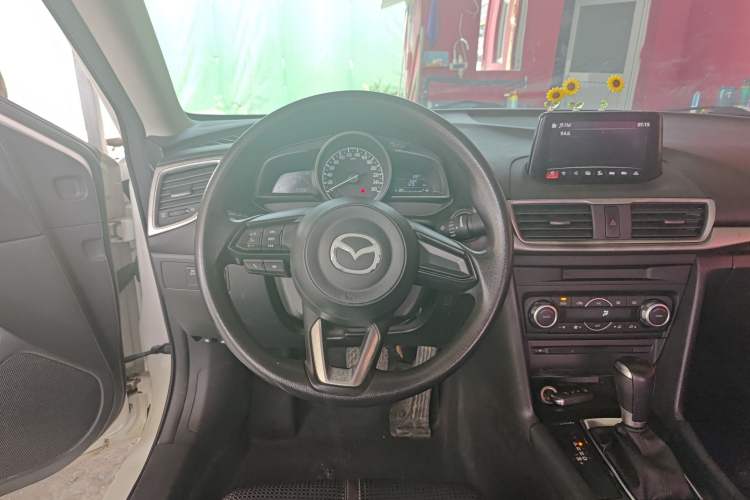 Used Mazda 3 Axela 2017 Sedan 1.5L Automatic Luxury Model Emission Standard China V Steering Wheel