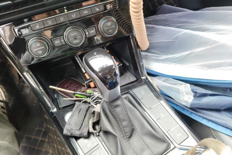 Used Volkswagen Passat 2019 330TSI Elite Edition China VI Gear Lever