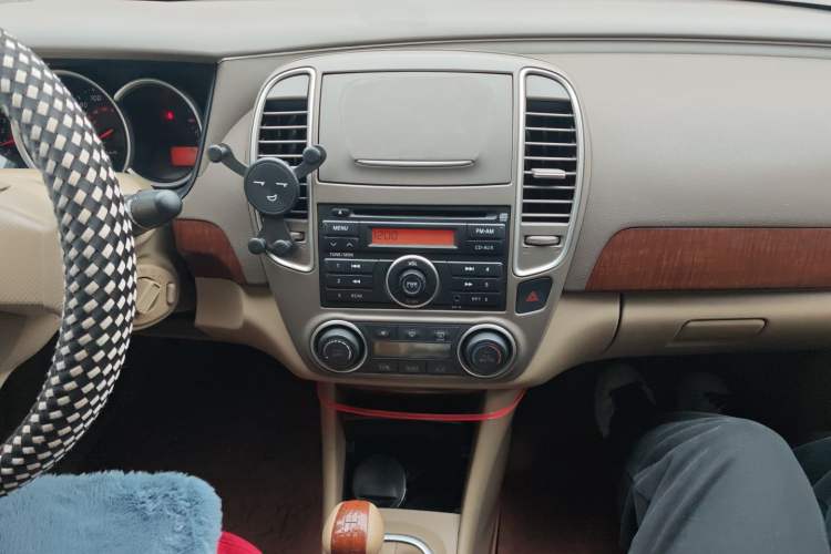 Used Nissan Sylphy 2009 1.6 XL Manual Luxury Sunroof Edition Audio And AC Panel