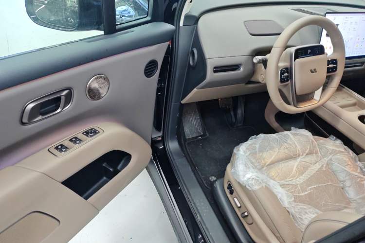 Used Li Auto i8 2025 Model Standard Version Driver Seat