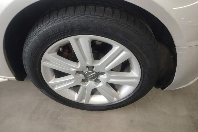 Used Audi A4L 2012 2.0 TFSI Automatic Technology Model Right Front Wheel Hub