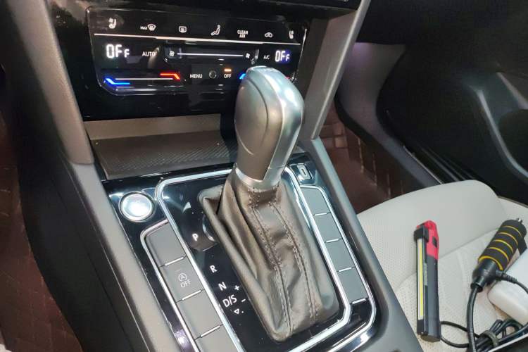 Used Volkswagen Magotan 2023 2 Million Units Limited Edition 330TSI DSG Leading Version
