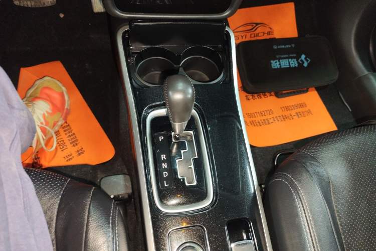 Used Mitsubishi Outlander 2016 2.4L 4x4 Elite Edition 5 Seats Gear Lever