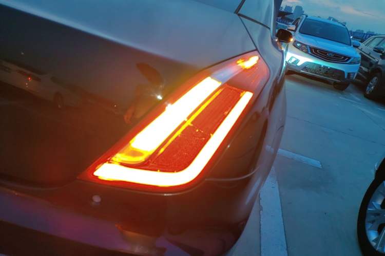 Used Jaguar XJ 2016 XJL 2.0T Two-Wheel-Drive Elegant Business Edition
