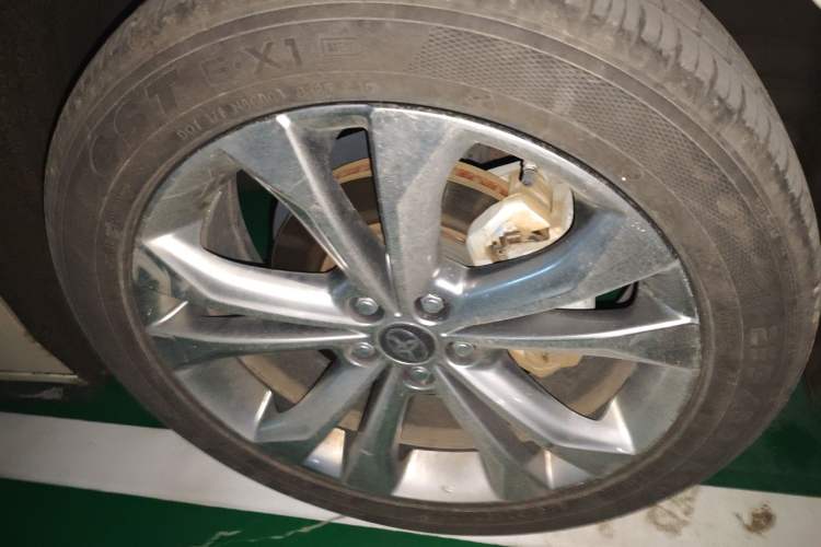 Used Toyota SIENNA 2023 2.5L Hybrid Deluxe Edition Right Front Wheel Hub