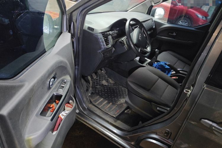 Used Jinbei Gold Hiace 2021 1.5L Passenger Vehicle Engineering Lion 6 Seats
