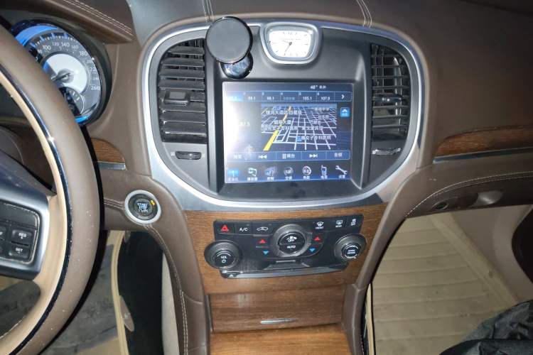 Used Chrysler 300C 2012 3.6L Luxury Edition