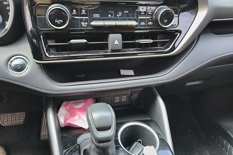 Used Toyota Highlander 2023 2.5L Smart Electric Hybrid Dual-Engine 4x4 Elite Edition 7 Seats Audio And AC Panel