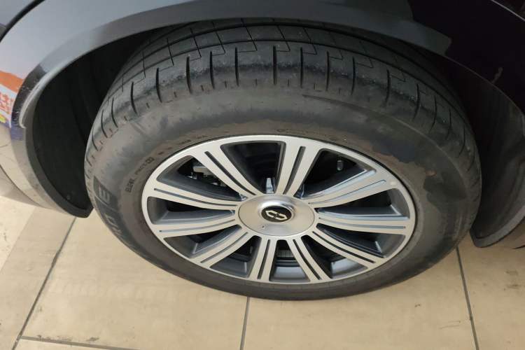 Used Hima AITO M8 2025 Model Pure Electric Max+ Five-Seat Long-Range Version
