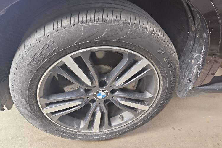 Used BMW X5 2017 xDrive35i Elegant Edition Left Front Wheel Hub