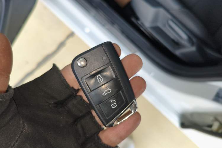 Used Volkswagen Golf 2017 1.6L Automatic Comfort Million-Vehicle Anniversary Edition