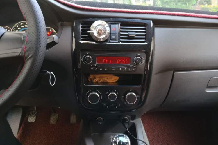 Used Wuling Rongguang V 2016 1.5L Standard Version
