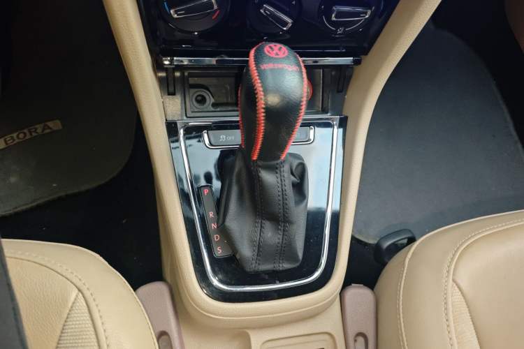 Used Volkswagen Bora 2014 1.6L Automatic Comfort Model Gear Lever
