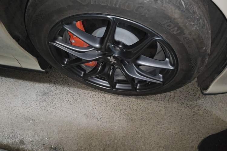 Used IM L6 2024 Max Standard Edition Right Front Wheel Hub