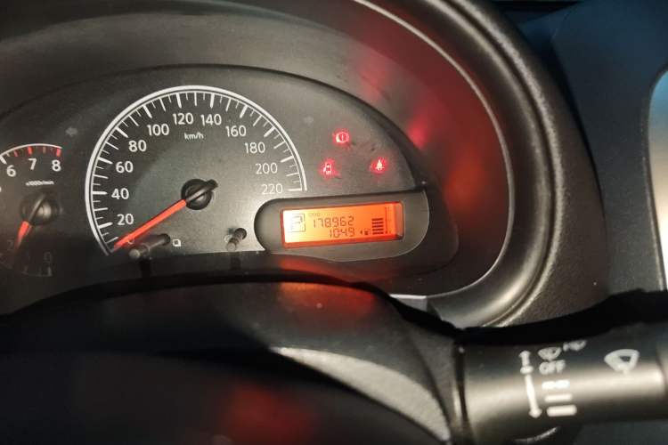 Used Nissan Sunny 2011 1.5XE CVT Comfort Edition Odometer Close Up