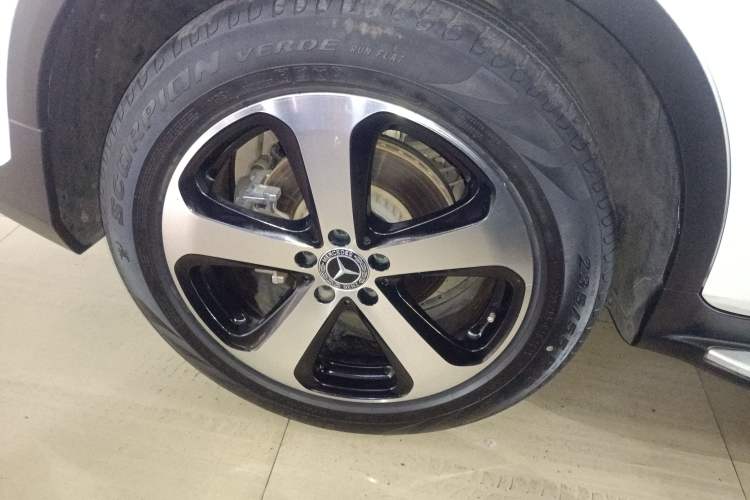 Used Mercedes-Benz GLC 2018 Facelift GLC 260 4MATIC Luxury Edition
