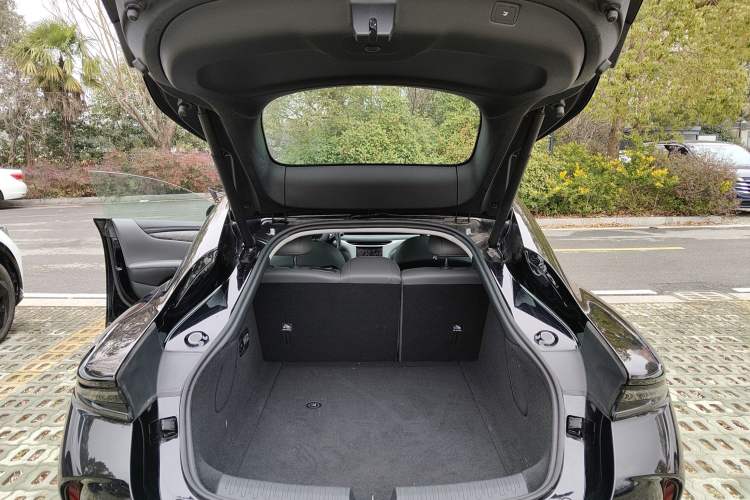 Used IM L6 2024 Max Enhanced Performance Edition Trunk