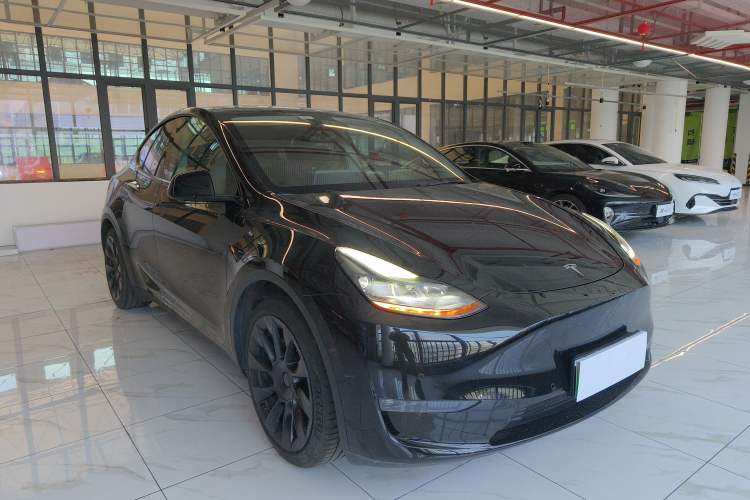 Used Tesla Model Y 2021 Standard Range Rear-Wheel Drive Version Front Right 45 Deg