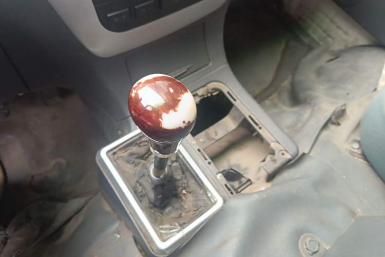 Used Foton Scenic 2014 2.0L Express Classic Short-Wheelbase Low-Roof 4Q20M
