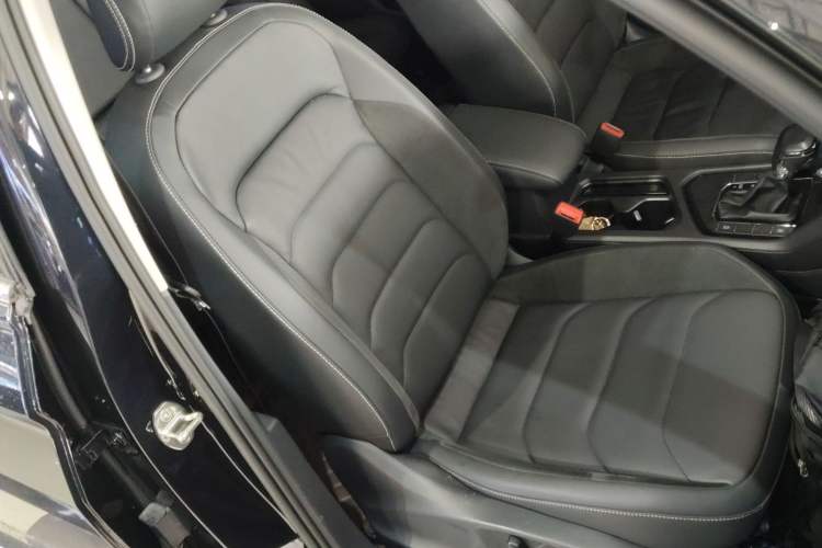 Used Volkswagen Tiguan L 2020 330TSI Automatic Two-Wheel Drive Panoramic Comfort Edition China VI Standard Right Front Seat